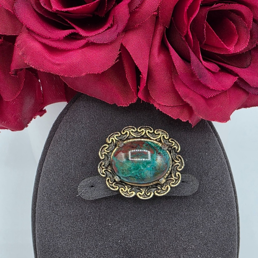 Vintage Ornate Brooch Oval K2 Stone Gold Tone Metal Scalloped Edge Vintage